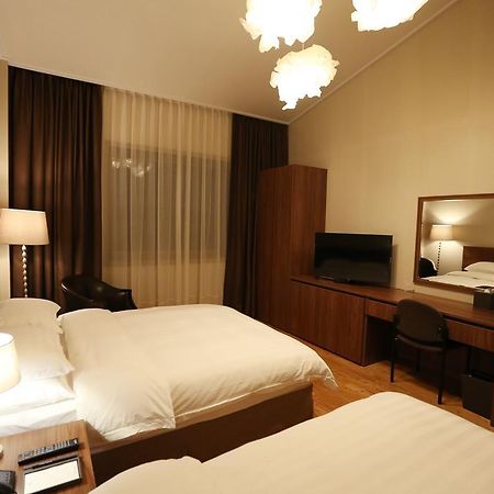 Palgong Emillia Hotel Tegu Kültér fotó